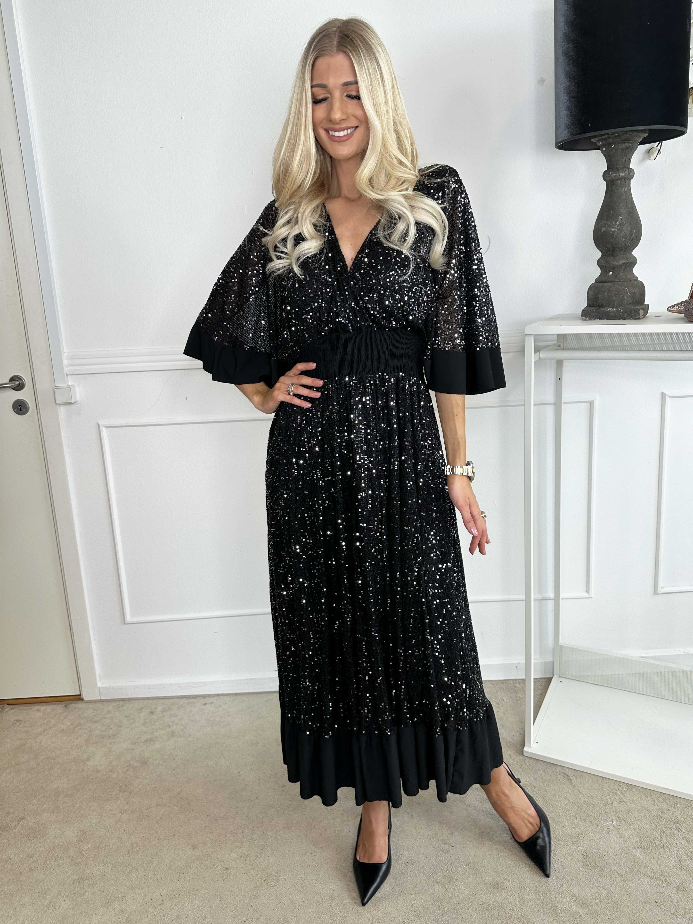 Pamela Glitter - Lang pailletkjole med flæser og smock